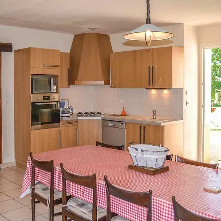 3 Bedroom Cozy In *
