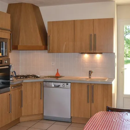 3 Bedroom Cozy In *