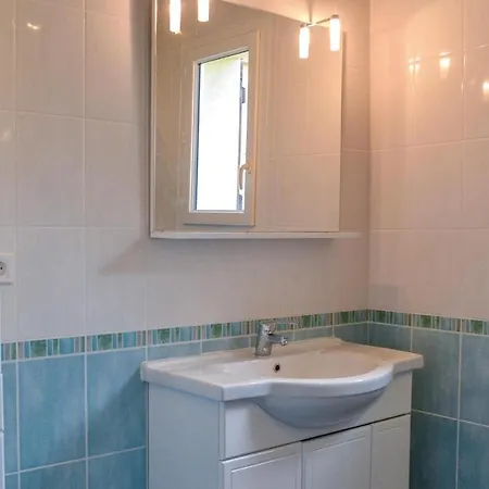 Three-bedroom In Nyaraló Montfaucon