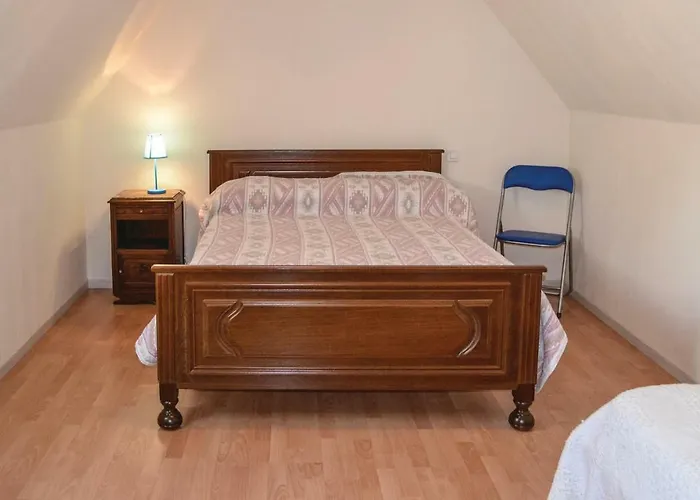 Three-bedroom In 別荘 Montfaucon